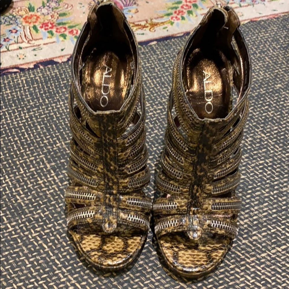 Snake print zipper detail sandals